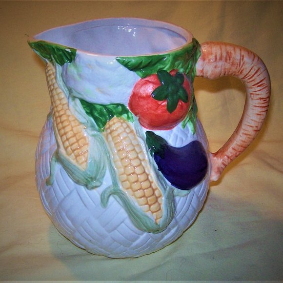 An Outstanding  ~ Colourful ~~~ PITCHER ~~~ - Picture 1 of 1